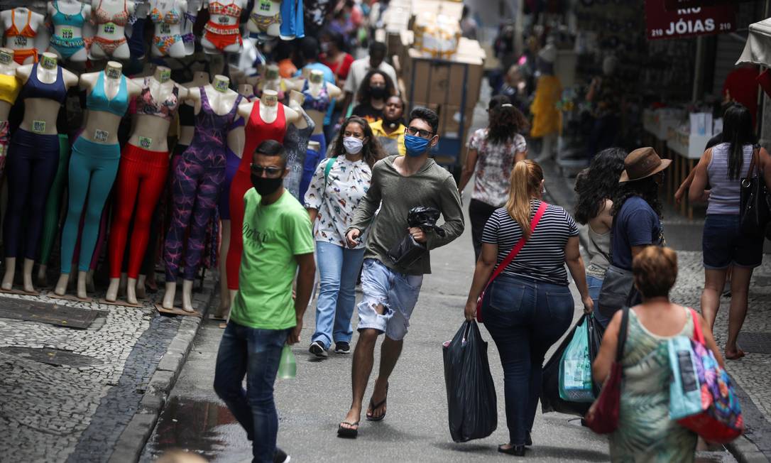 Área de comércio no Centro do Rio: governo espera que redução de exigências estimule empreendimentos Foto: Reuters