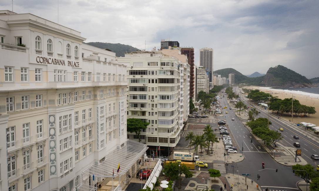 Beira-mar: Venda de parcela da União em imóveis construídos em terrenos da Marinha inclui bens em Copacabana Foto: Pablo Jacob / Agência O Globo
