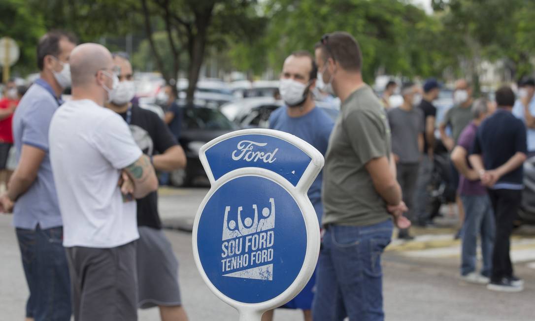 Fechamento das fábricas da Ford no Brasil causa comoção em Taubaté Foto: Edilson Dantas / Agência O Globo