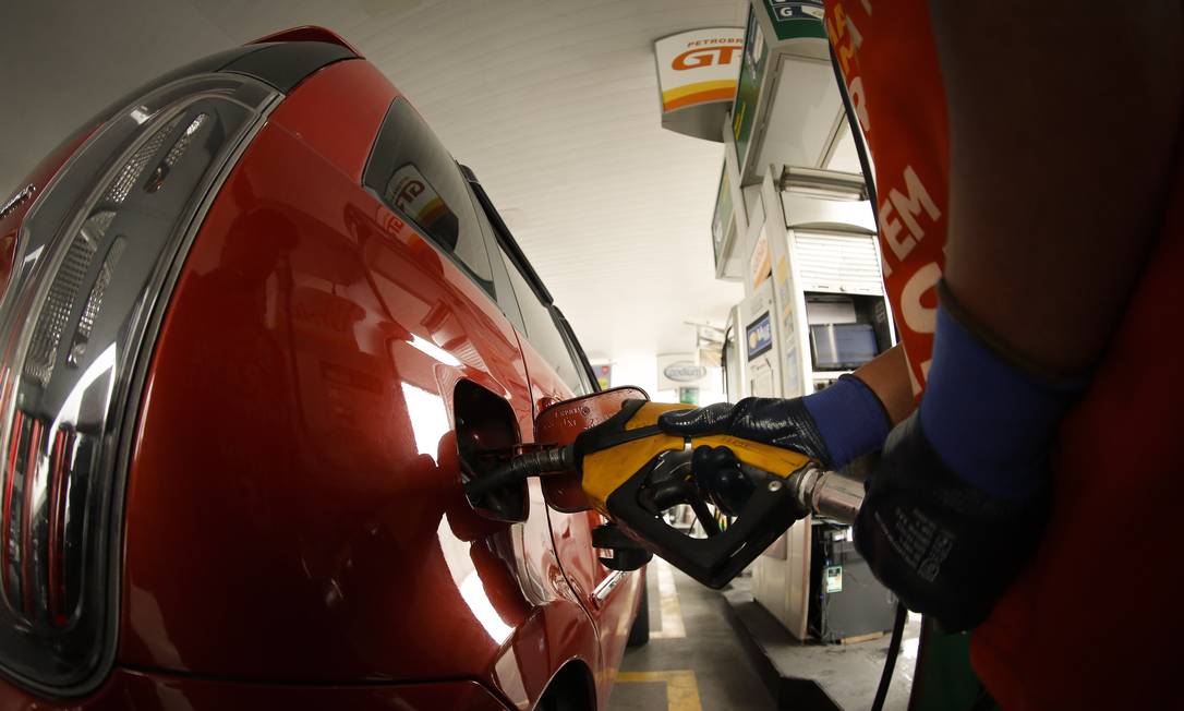 Gasolina volta a subir e já acumula alta de 73% nas refinarias Foto: Pablo Jacob / Agência O Globo