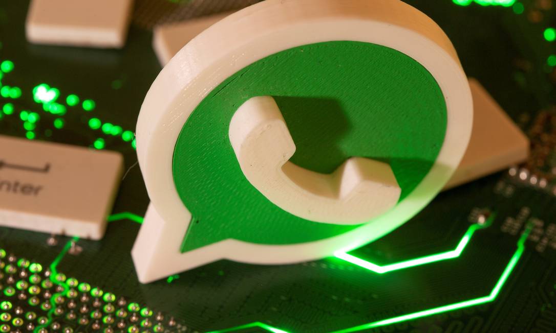 A 3D printed Whatsapp logo and keyboard buttons are placed on a computer motherboard in this illustration taken January 21, 2021. REUTERS/Dado Ruvic/Illustration Foto: DADO RUVIC / REUTERS