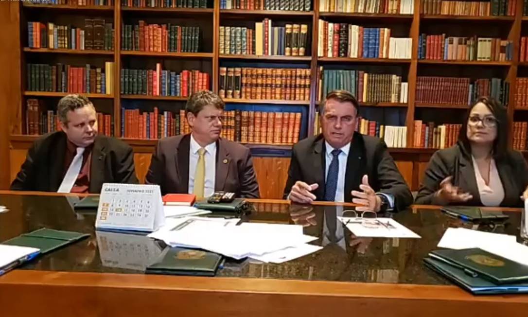 Bolsonaro promete zerar imposto sobre diesel e gás de cozinha e diz que 'alguma coisa vai acontecer na Petrobras' Foto: Divulgação