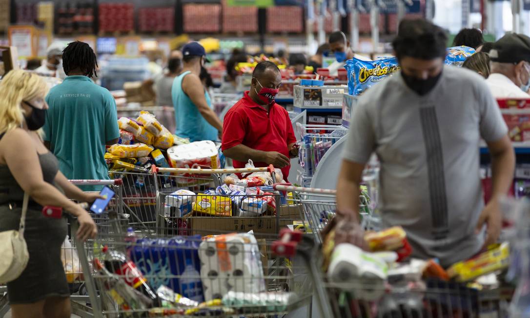 Vendas no segmento de hiper e supermercados recuam 0,9% em agosto Foto: Leo Martins / Agência O Globo