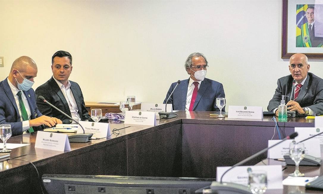 Os ministros Luiz Eduardo Ramos e Paulo Guedes na reunião da Junta de Execução Orçamentária (JEO) Foto: Reprodução/Twitter