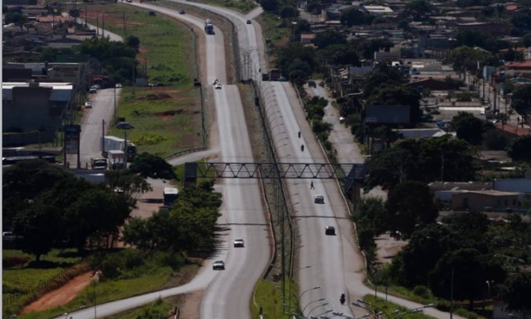 A rodovia BR 153, trecho em Anápolis, Goiás, estava nos planos do governo para privatização. Foto: Michel Filho/Agência O Globo