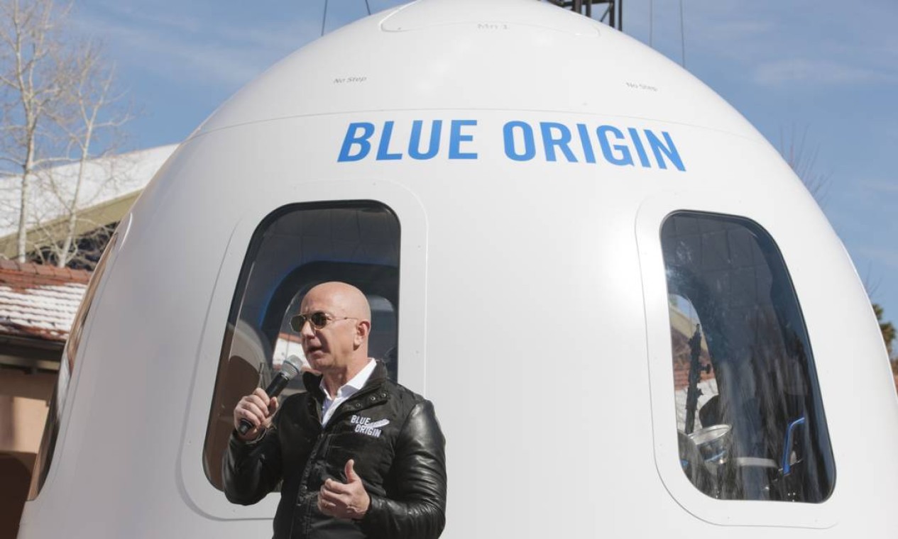 A Blue Origin, de Jeff Bezos, fará seu primeiro voo tripulado ao espaço em julho Foto: Matthew Staver / Bloomberg
