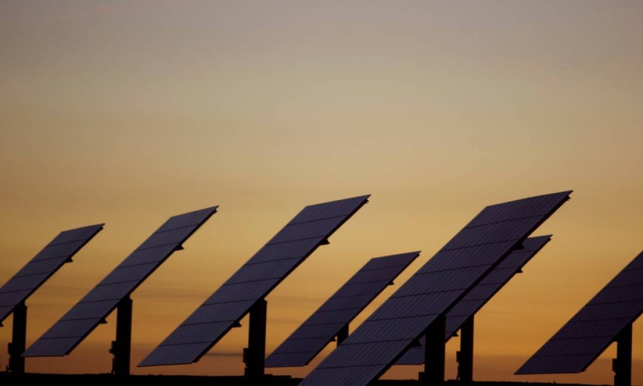 Brasil volta ao ranking dos dez maiores maiores países em expansão da energia solar Foto: Jose Manuel Ribeiro / REUTERS