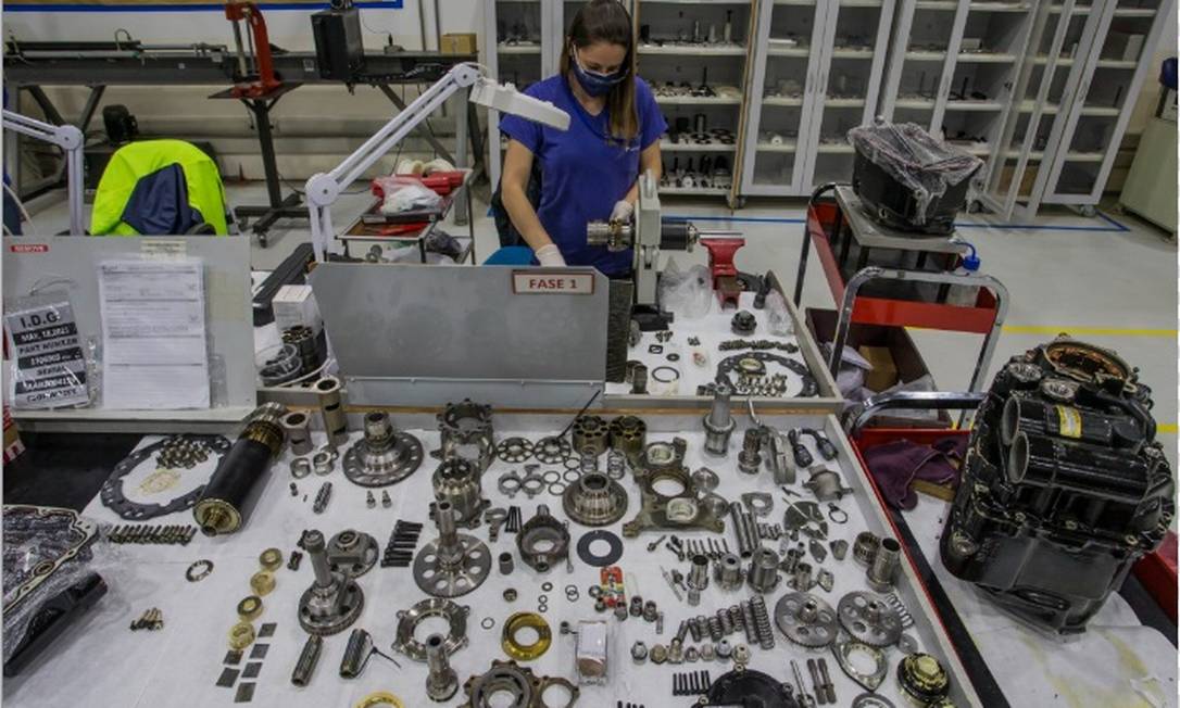 Für den Auftrag stellte Latam 80 Mechaniker für das Projekt an zwei Montagelinien ein.  Bis Ende des Jahres wird es hundert weitere Angebote geben Foto: Edilson Dantas / Agência O Globo