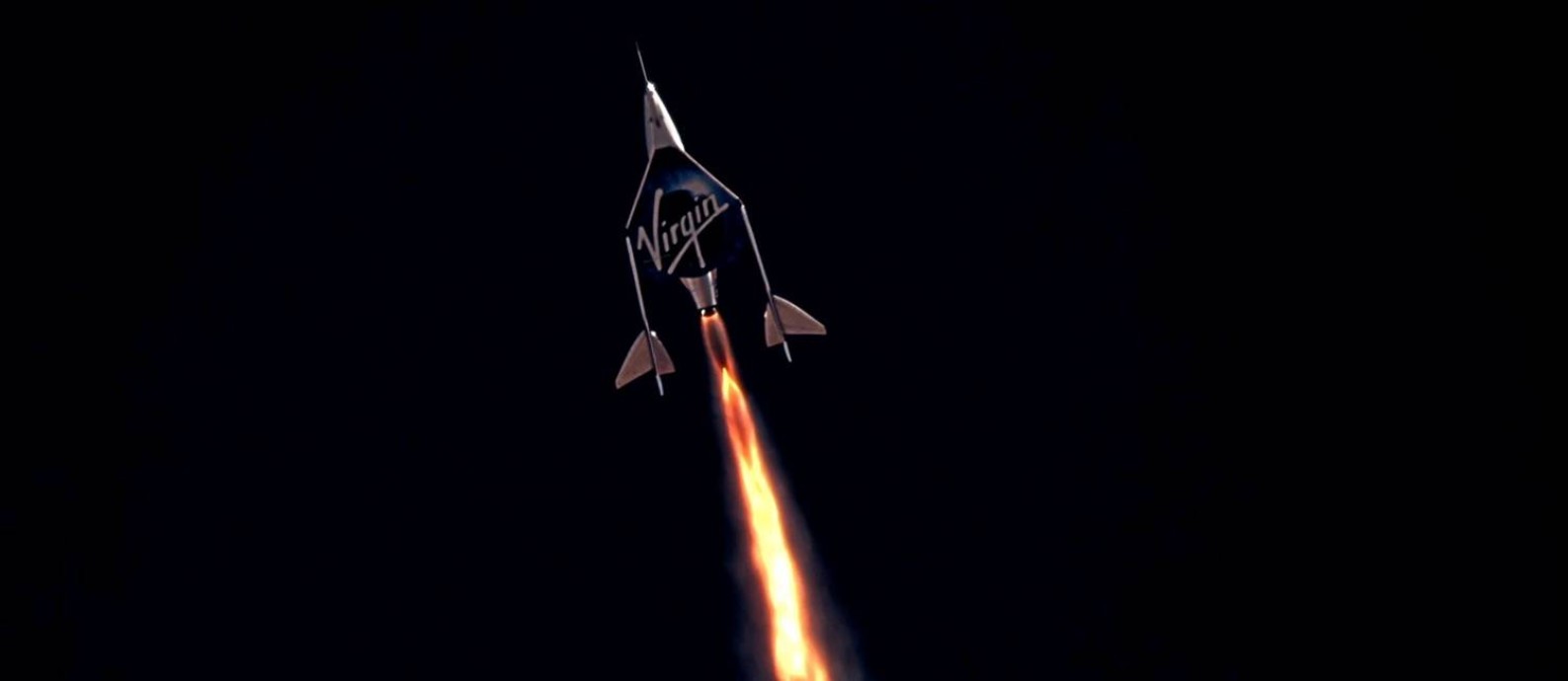 Espaçonave da Virgin Galactic em direção ao espaço: empresa que iniciar operação comercial regular até o fim deste ano Foto: VIRGIN GALACTIC / via REUTERS