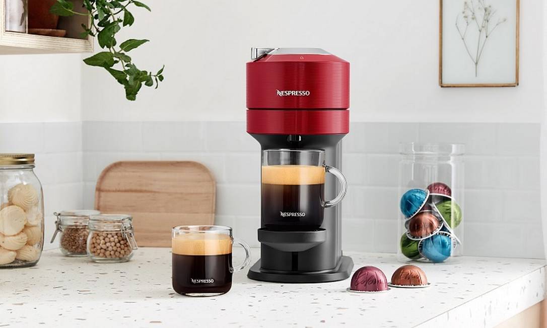 Nas linhas da Nespresso, o aplicativo faz a atualização do software, escolhe o tamanho do café e programa as extrações. Alguns modelos têm a capacidade de ser acessada por qualquer smartphone através da leitura do QR Code por conta de um sistema em nuvem chamado Skyline. As máquina têm Bluetooth e Wi-Fi . Foto: Divulgação