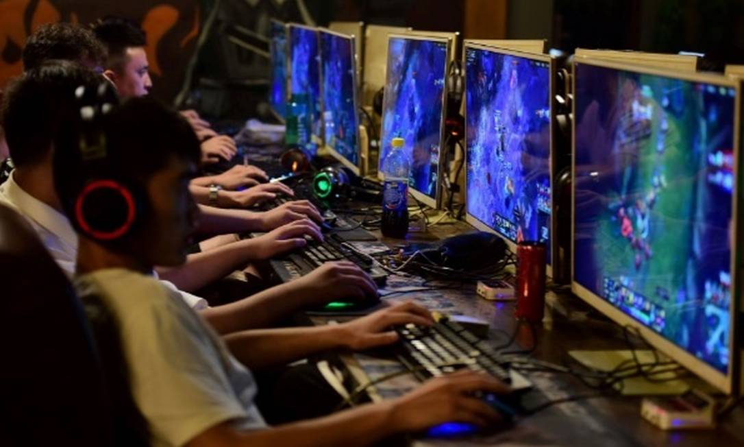 China vai restringir jogos online em 90 minutos por dia útil