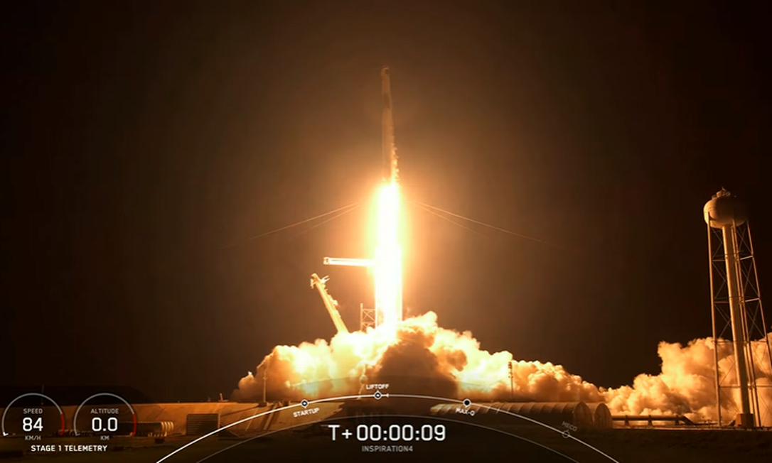 Momento em que o foguete Falcon 9 decola no Kennedy Space Center Foto: Reprodução/Inspiration 4