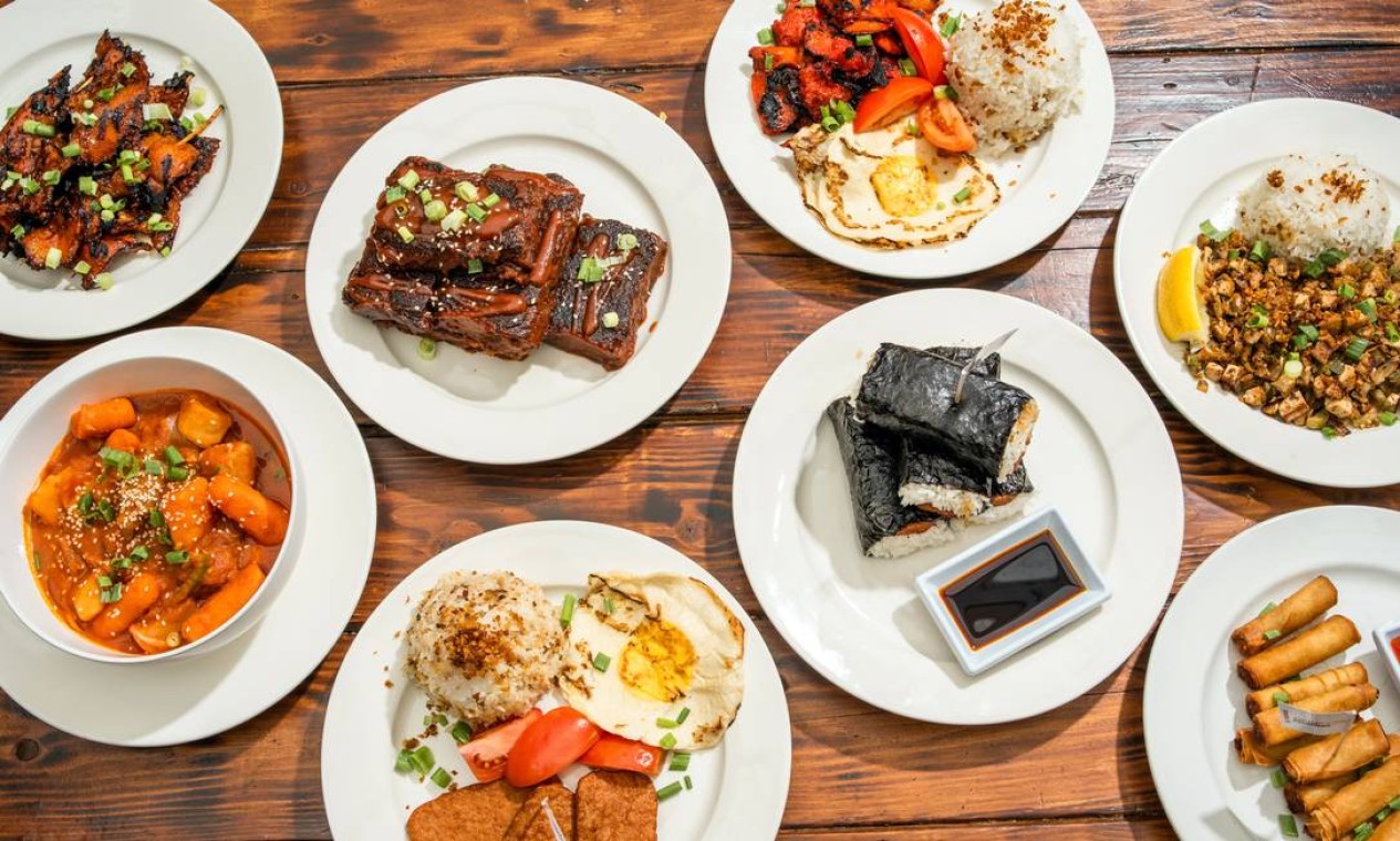 Pratos veganos do Chef Reina, restaurante em Brisbane, na Califórnia. Restaurantes e mercearias estão atendendo aos consumidores que estão deixando de comer carne. Foto: Kelsey McClellan/The New York Times