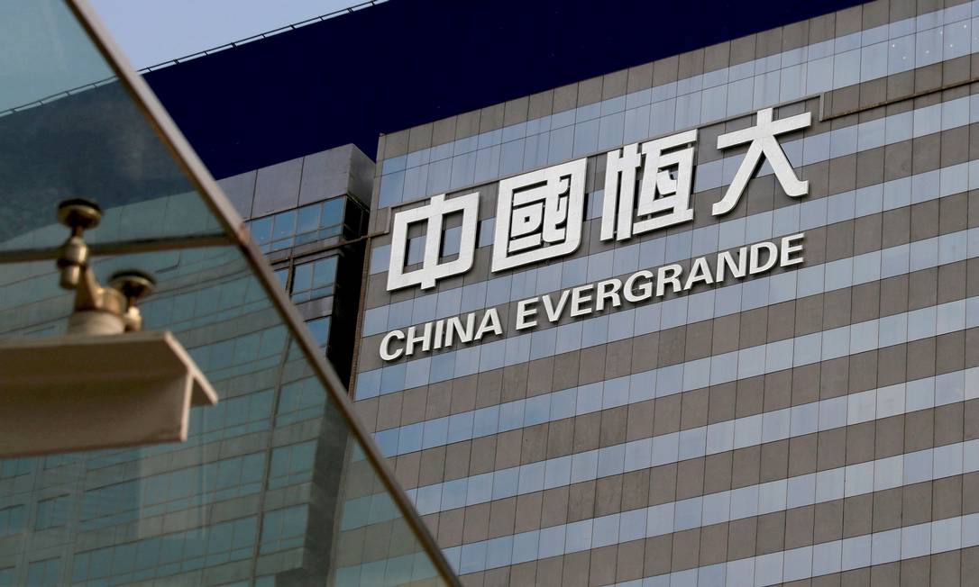 Possível calote por parte da chinesa Evergrande derrubou as bolsas de valores mundiais Foto: Bobby Yip / REUTERS