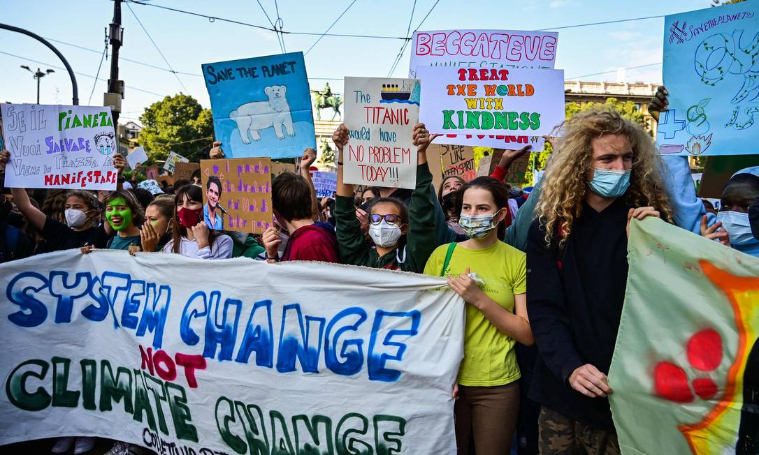 Ativistas cobram medidas para evitar os efeitos das mudanças climáticas Foto: MIGUEL MEDINA / AFP
