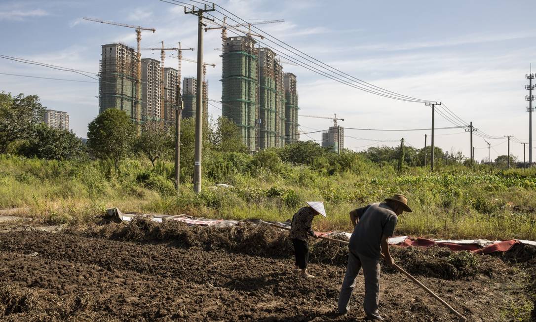 O regulador de habitação da China intensificou a supervisão das contas bancárias do China Evergrande Group para garantir que os fundos sejam usados para concluir projetos de habitação e não desviados para pagar os credores. Foto: Qilai Shen / Bloomberg