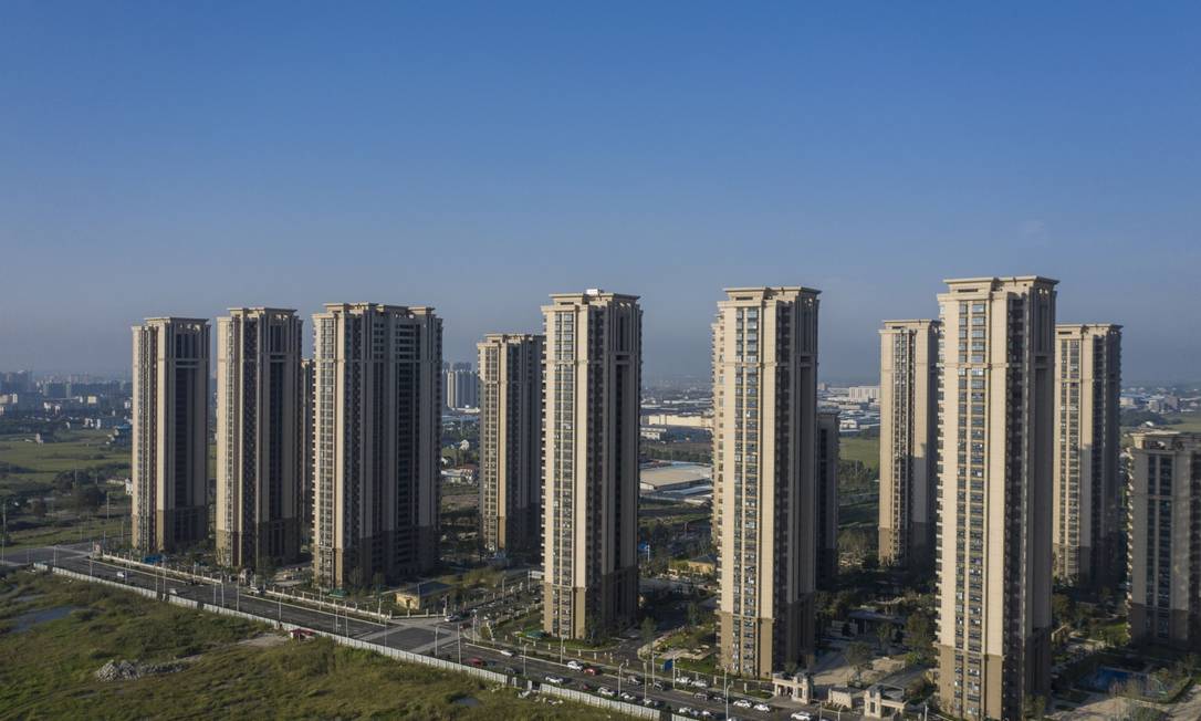 Prédios de apartamentos no condomínio Riverside Palace, que está sendo construído pela Evergrande, em Taicang, província de Jiangsu Foto: Qilai Shen / Bloomberg