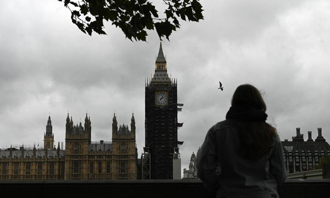 Parlamento britênico, em Londres: O ministro das Finanças da Grã-Bretanha, Rishi Sunak, apresentará sua proposta orçamentária nesta quarta, e milionários querem incluir nela um novo tributo sobre fortunas Foto: Daniel Leal-Olivas / AFP