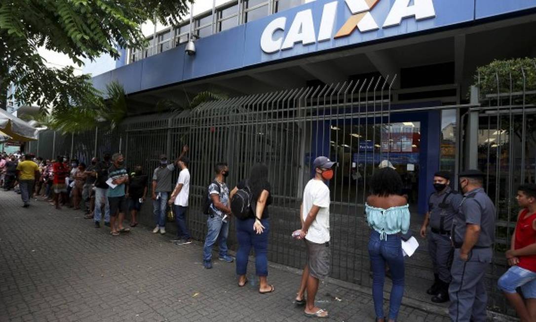 Caixa é multada em R$ 200 mil por cobrança indevida de clientes Foto: Fabiano Rocha / Agência O Globo