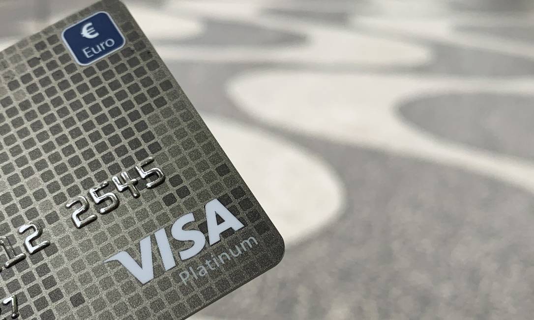 Cartão Visa teve a preferência dos cariocas neste ano Foto: Guito Moreto / Agência O Globo