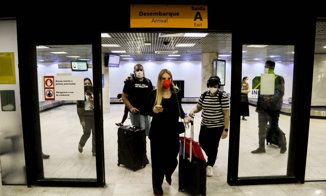 Santos Dumont - Terminal no Centro do Rio recebe 9 milhões de passageiros por ano: aumento no número de operações pode levar Galeão a perder voos Foto: Gabriel de Paiva / Agência O Globo