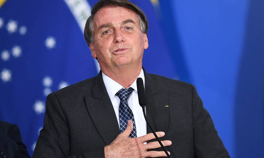 Bolsonaro diz que vai sancionar desoneração e isenção de IPI de taxi: "Deram uma bobeada no Orçamento, né, mas vai ser sancionado" Foto: EVARISTO SA/AFP/07-12-2021