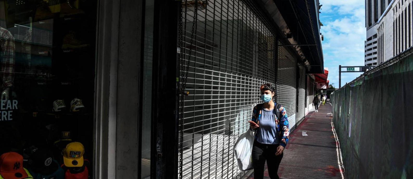 Avanço da Ômicron afeta pequenos negócios, que já registram perda de 30% no faturamento Foto: CHANDAN KHANNA / AFP
