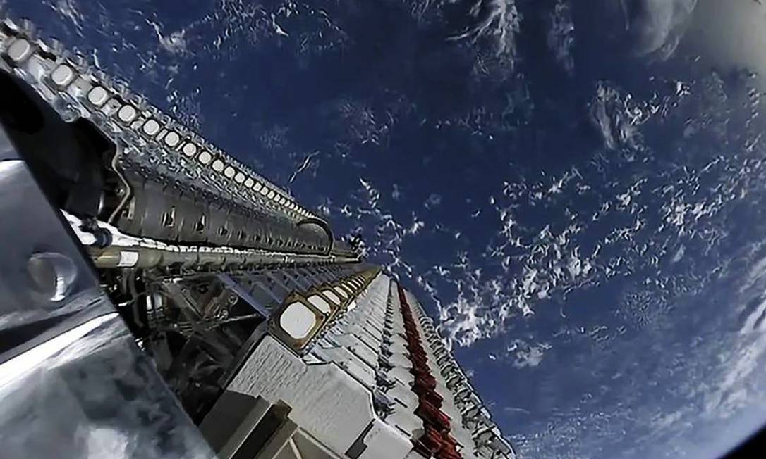 SpaceX de Musk planeja colocar milhares de satélites Starlink em órbita Foto: Agência O Globo