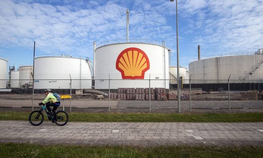 Shell tinha estabelecido uma meta de reduzir suas emissões de carbono em 45% até 2030 Foto: shell / Bloomberg