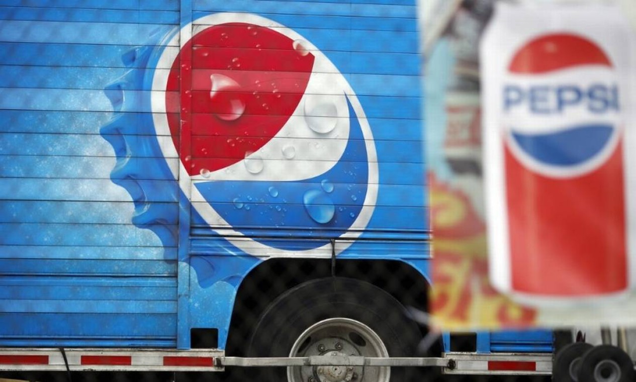 A PepsiCo suspenderá toda a publicidade e a venda de suas marcas de bebidas. Mas continuará a vender produtos essenciais, como leite e comida para bebês. Foto: Bloomberg