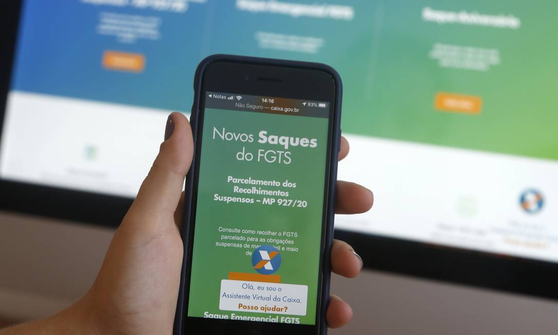 Consulta ao saldo do FGTS começa hoje Foto: Fábio Rossi / Agência O Globo