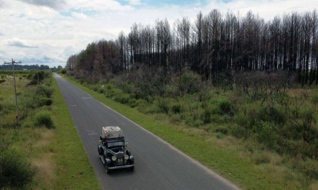 Volta ao mundo: Após 22 anos a bordo de um carro de 1928 e quatro filhos no  caminho, família argentina volta para casa. Veja fotos - Jornal O Globo