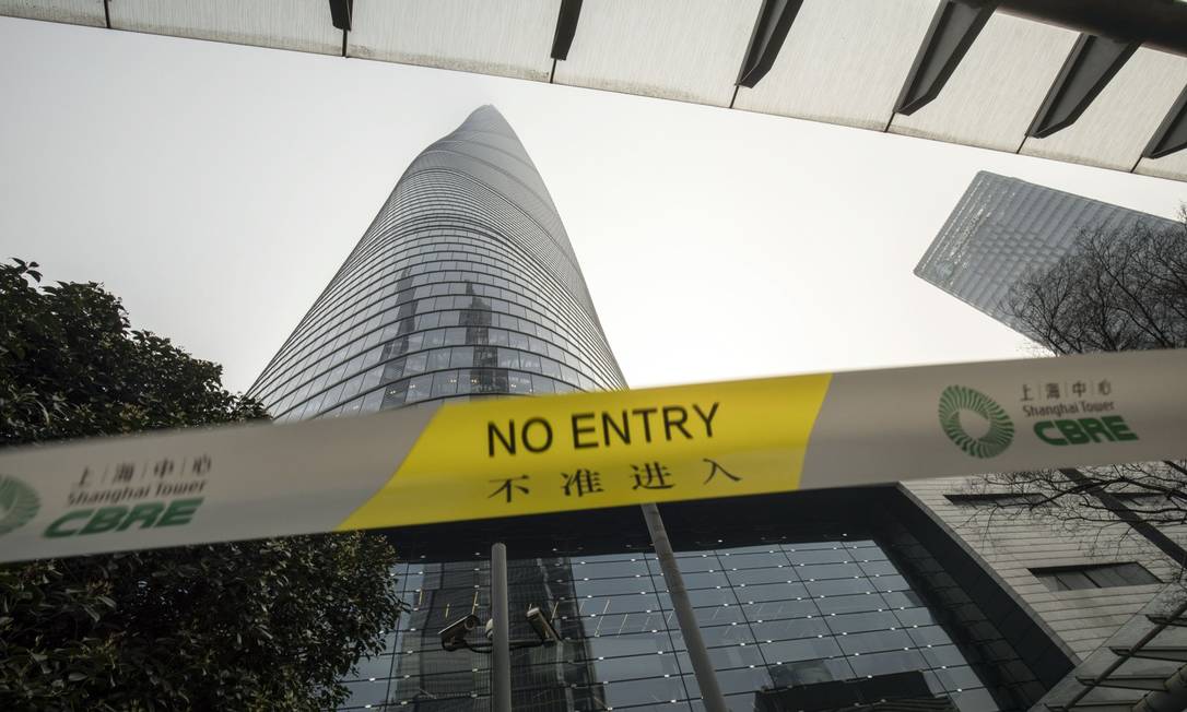A Shanghai Tower, onde ficam as operações do JPMorgan Chase e da Fitch Ratings,foi fechada no dia 14 deste mês por tempo indeterminado. Foto: Qilai Shen / Bloomberg
