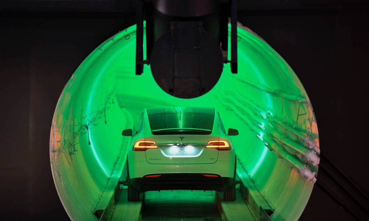 Outra start-up de Musk é a Boring Company, empresa de infraestrutura que tem o objetivo de melhorar a mobilidade nas cidades a partir da construição de redes de transporte em túneis subterrâneos profundos Foto: ROBYN BECK / AFP