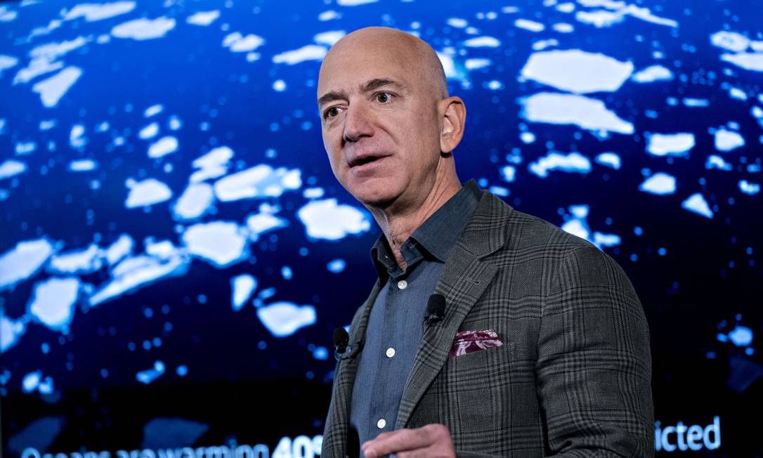 Com a queda de ações da Amazon, Jeff Bezos ficou US$ 13 bilhões mais pobre em poucas horas Foto: Andrew Harrer / Bloomberg