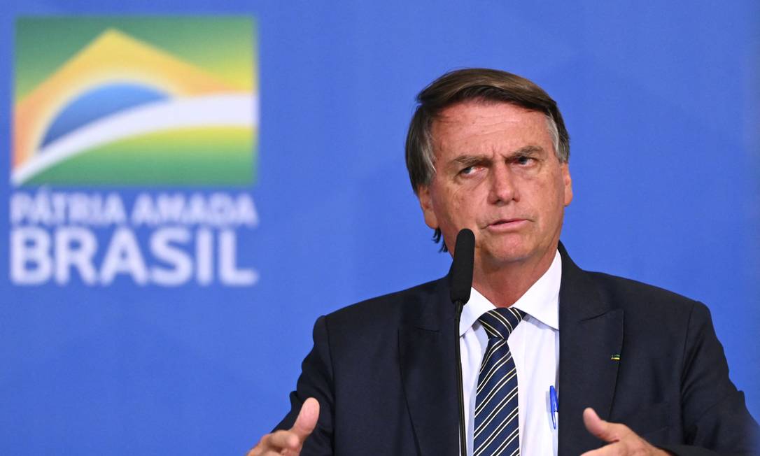 Bolsonaro critica o Lucro da Petrobras e pede que a empresa não reajuste mais os combustíveis Foto: EVARISTO SA / AFP