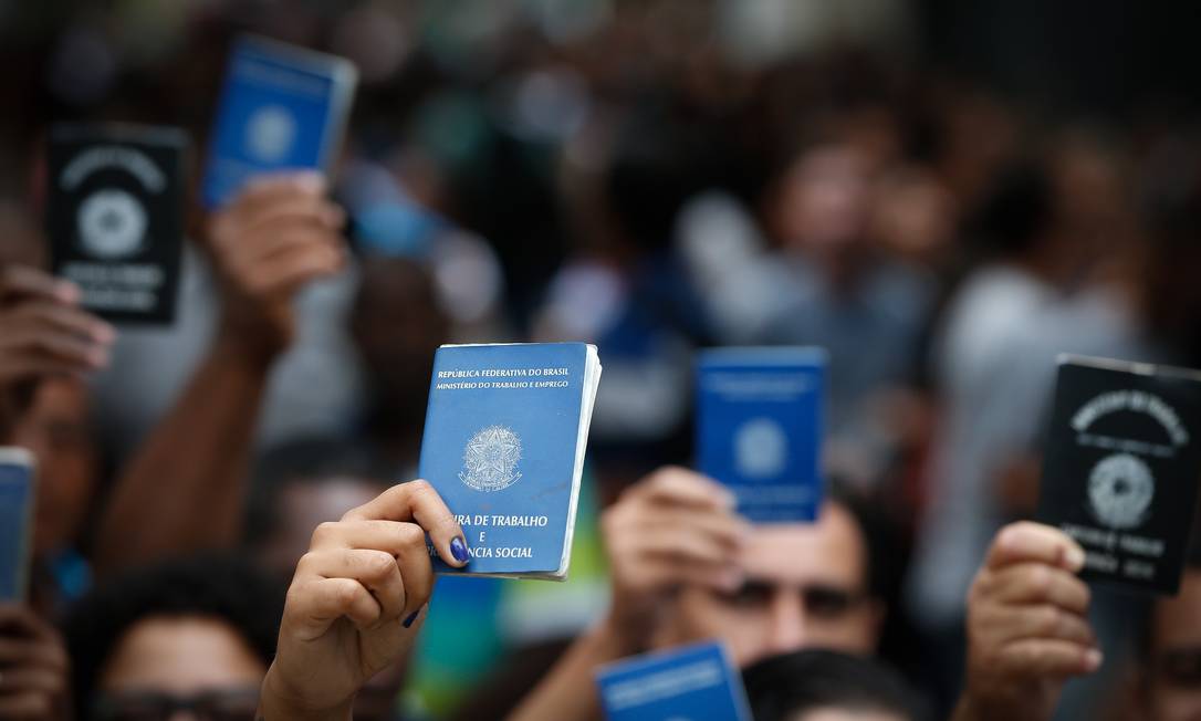 https://ogimg.infoglobo.com.br/economia/25503961-191-aec/FT1086A/82444246_EC-Rio-de-Janeiro-RJ-30-04-2019-Fila-de-empregos-no-SINTTEL-na-Tijuca.-Foto-Pablo-JacobA.jpg