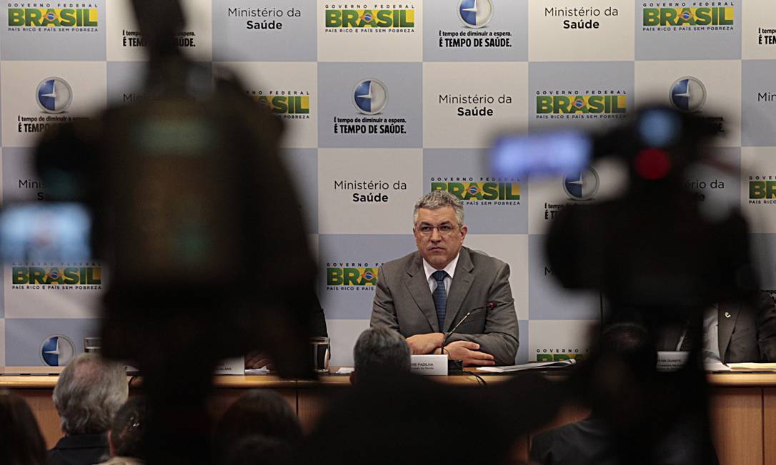 Ministro da Saúde, Alexandre Padilha, fez o anúncio na manhã desta segunda Foto: Jorge William / Agência O Globo