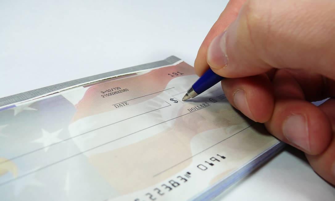 Um dica é deixar os cheques separados dos documentos pessoais Foto: SXC.hu