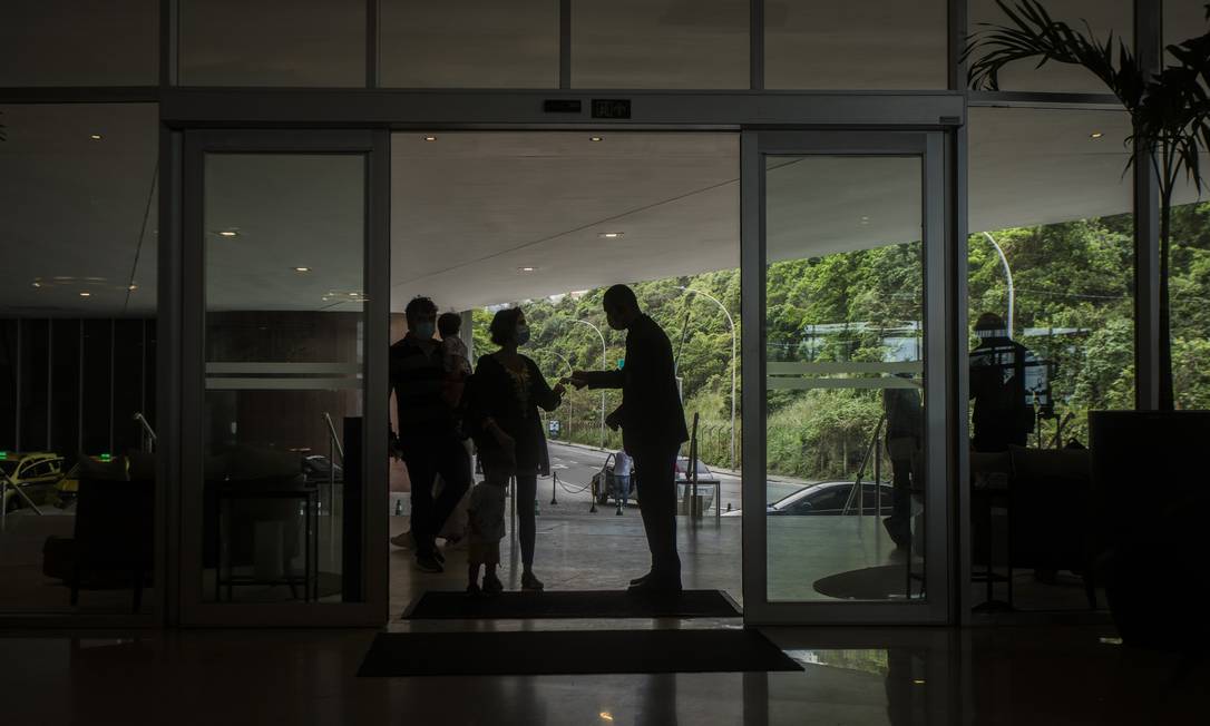 A estimativa é que para o Reveillon haverá 100% de ocupação da rede hoteleira da cidade. Na foto o Hotel Nacional em São Conrado. Foto: Guito Moreto / Agência O Globo