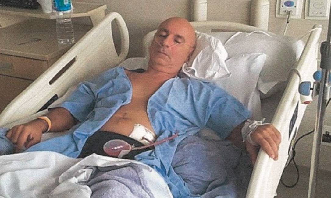 Queiroz no hospital Albert Einstein em São Paulo. Ele ficou oito dias internado após a retirada de um tumor do intestino. Foto: Reprodução