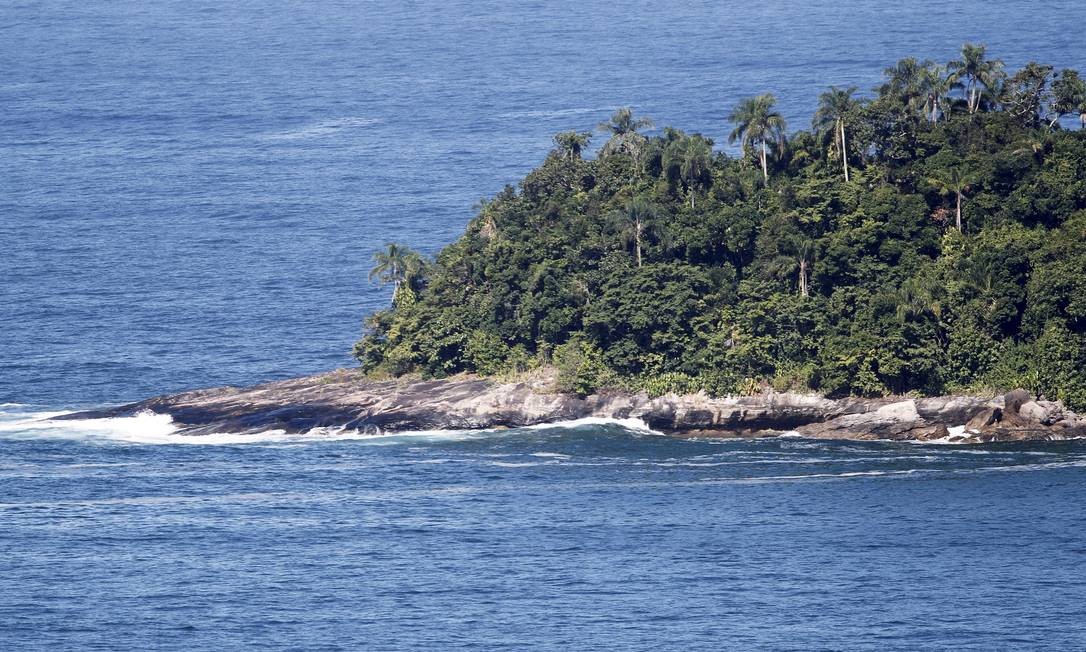 A Ilha da Samambaia, onde Bolsonaro foi multado pescando, é uma das 29 que integram a Estação Ecológica de Tamoios, na Baía da Ilha Grande, no sul do estado do Rio de Janeiro. Foto: Marcelo Piu / Agência O Globo