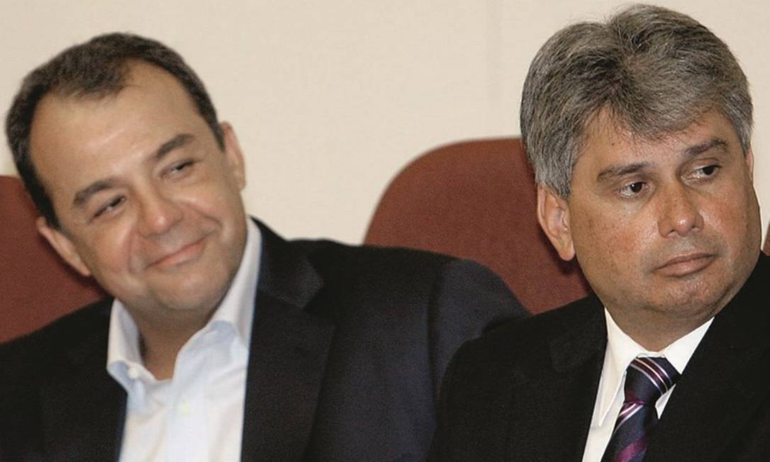 Sérgio Cabral (à esquerda, com o procurador Cláudio Lopes) se beneficiava do esquema das empresas de ônibus. Foto: Marcos Tristão
