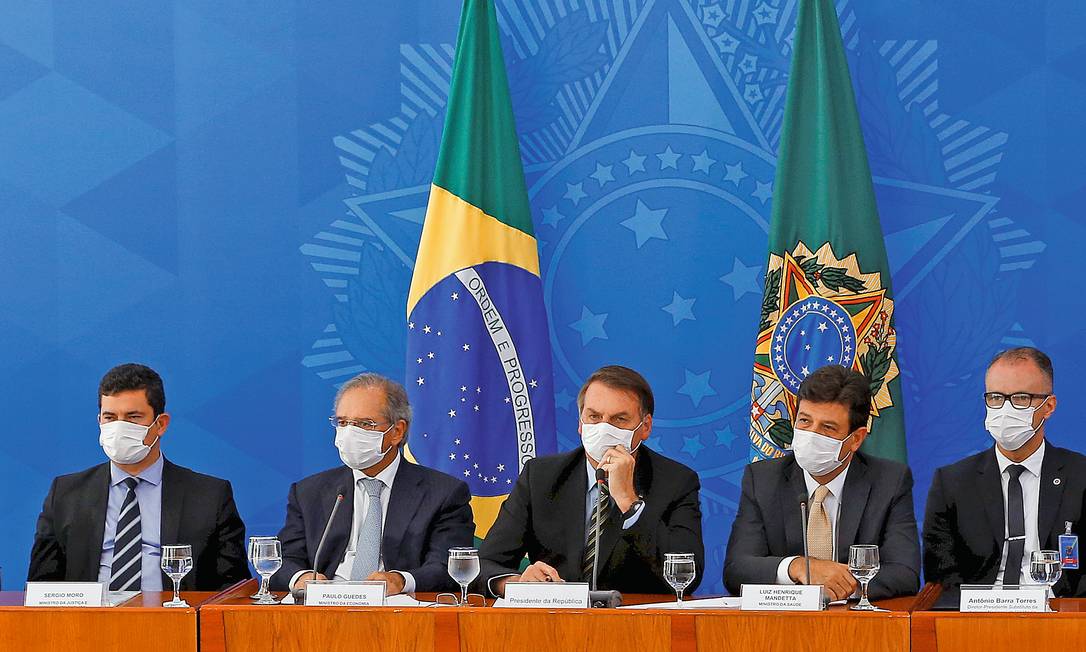 Presidente Jair Bolsonaro e ministros no Palácio do Planalto Foto: Pablo Jacob / Agência O Globo