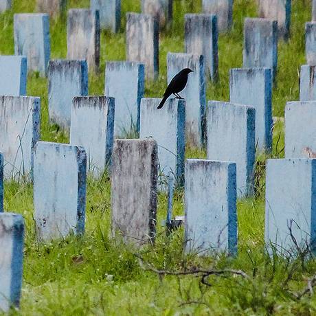 Sepultamentos no cemitério Parque Bom Jardim, em Fortaleza, onde serão licitadas novas unidades de jazigo em razão da pandemia. Foto: Mateus Dantas / Zimel Press / Agência O Globo