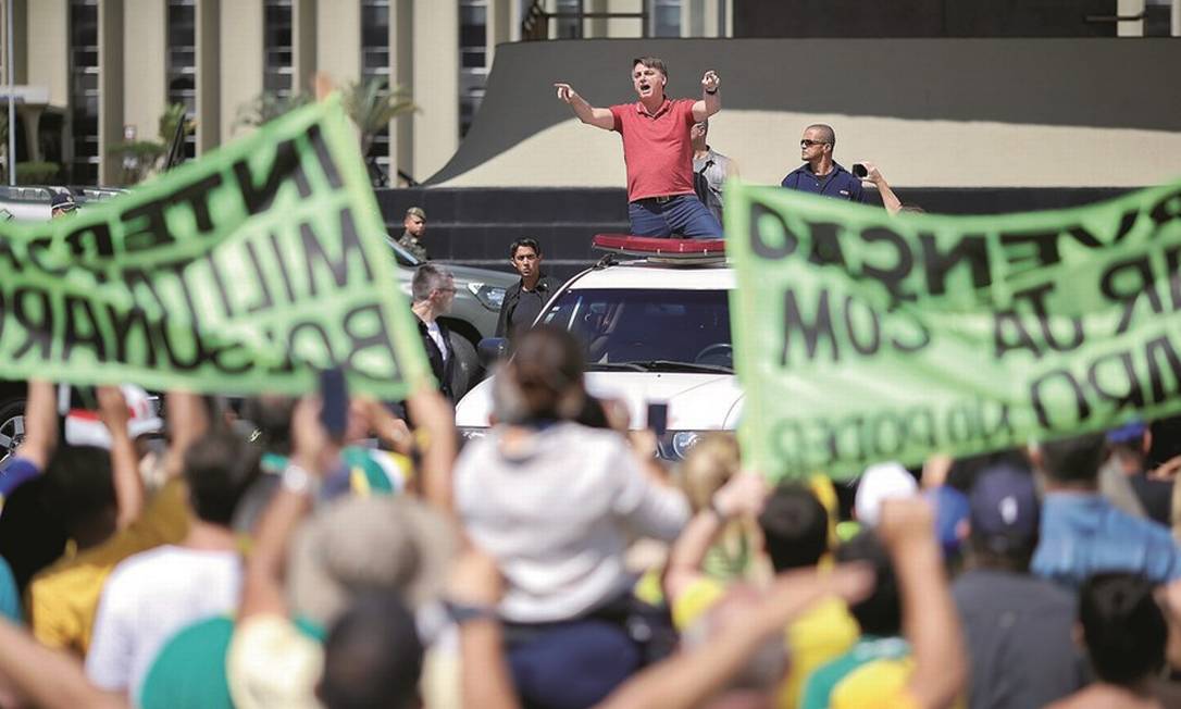 Cientistas políticos do topo da academia veem Bolsonaro como um populista autoritário que faz o Brasil pagar um preço alto no combate à Covid. Foto: Ueslei Marcelino / Reuters