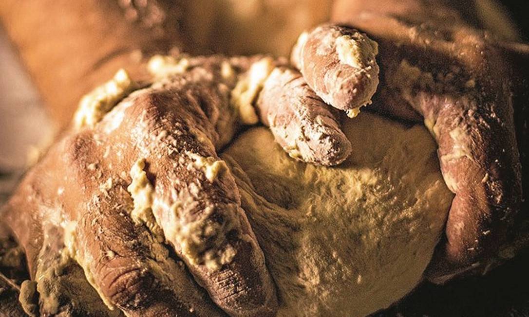 As pesquisas na rede sobre como fazer pão tiveram alta de mais de 200% no Brasil desde o início da pandemia. Foto: Bárbara Lopes / Agência O Globo