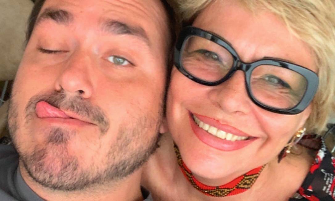 Carlos Bolsonaro and his mother, Rogéria.  Both are candidates for councilor for the same party as Ferraz.  But it is in Eduardo that he bets as a substitute for his father.  Photo: Playback