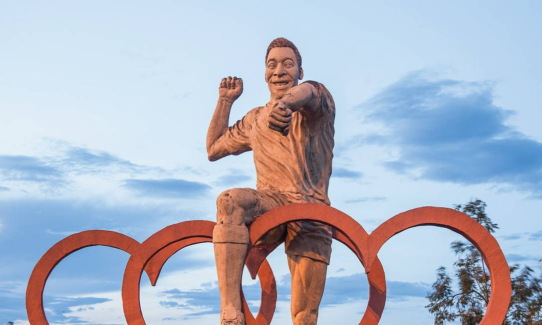 Três Corações pouco explora a imagem de Pelé para atrair turistas. Uma das principais atrações, a estátua do Rei, fica à margem de uma rodovia. Foto: Tales Azzi / Pulsar Imagens
