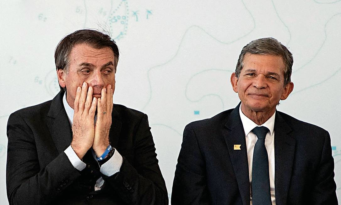 A decisão do presidente Jair Bolsonaro de levar o general reformado Joaquim Silva e Luna ao comando da Petrobras fez as ações da empresa derreterem e colocou um ponto de interrogação na recuperação de seus resultados. Foto: Mauro Pimentel / AFP